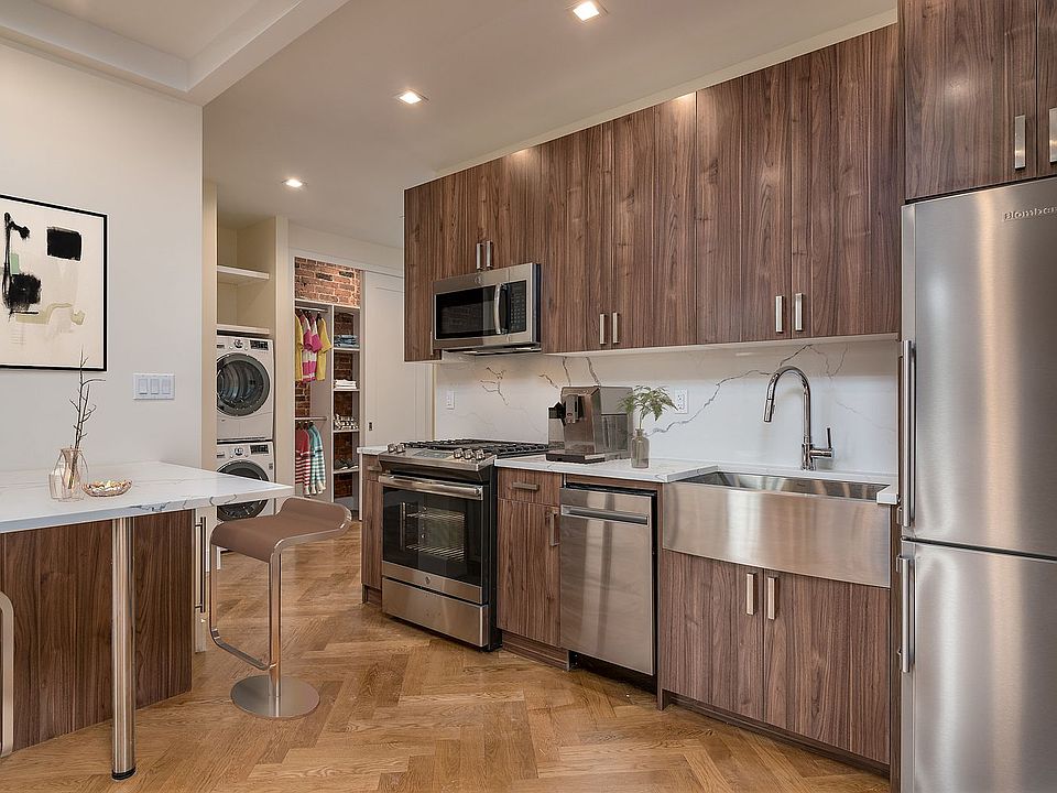 1st image of 921 Washington Ave #838