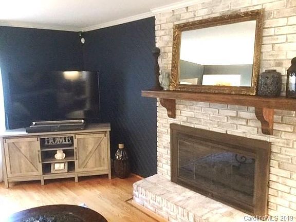 5th image of 858 Woodway Ln
