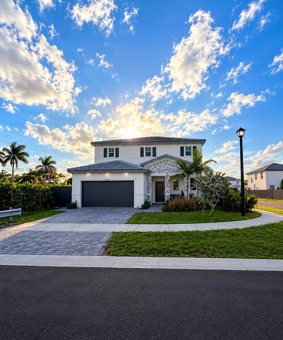 5 bed, 3.5 bath, 1849 sqft, $5,200 — Photo 1