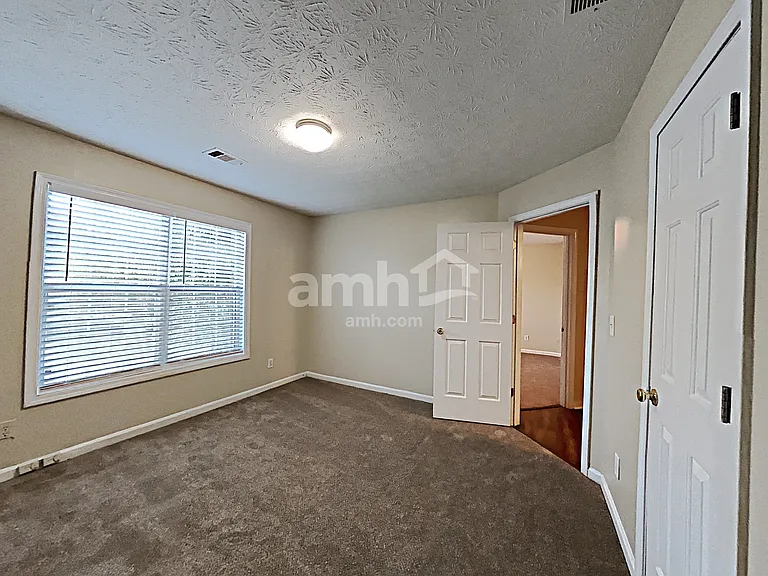 1500 Chalet Cir — Photo 10