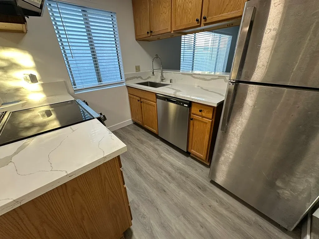 2 bed, 750 sqft, $1,895 — Photo 2