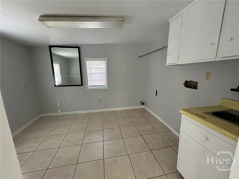 511 Dyches Dr — Photo 9