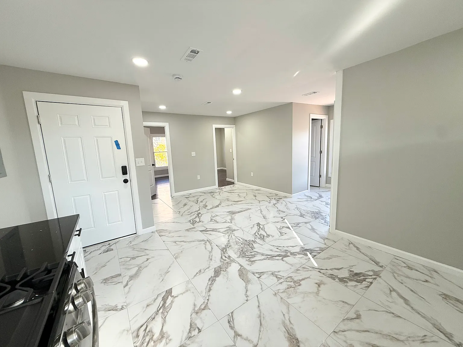 4 bed, 1500 sqft, $3,600 — Photo 2
