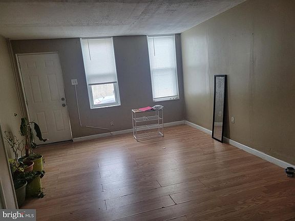 2nd image of 736 Windsor St