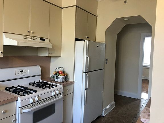 4th image of 23-23 29th St #B