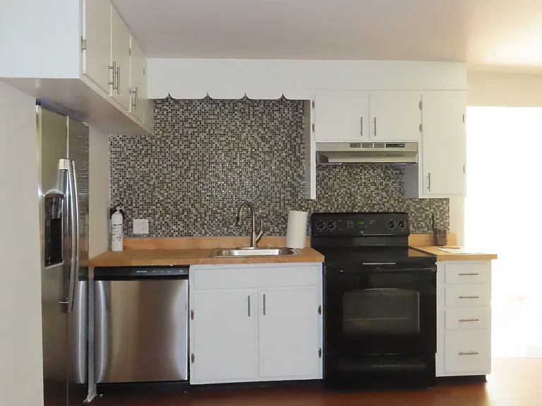 1008 Reading Ave — Photo 9