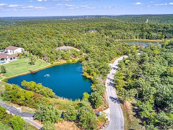 5th image of 25 Wind Ridge Dr