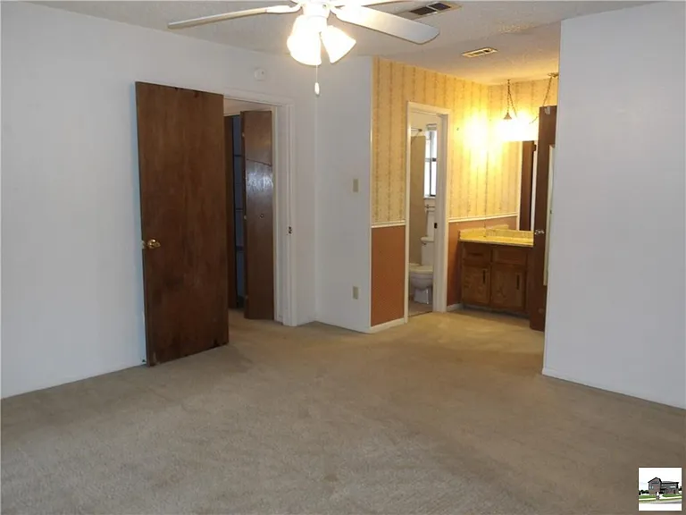 107 Suzanne Ln — Photo 6
