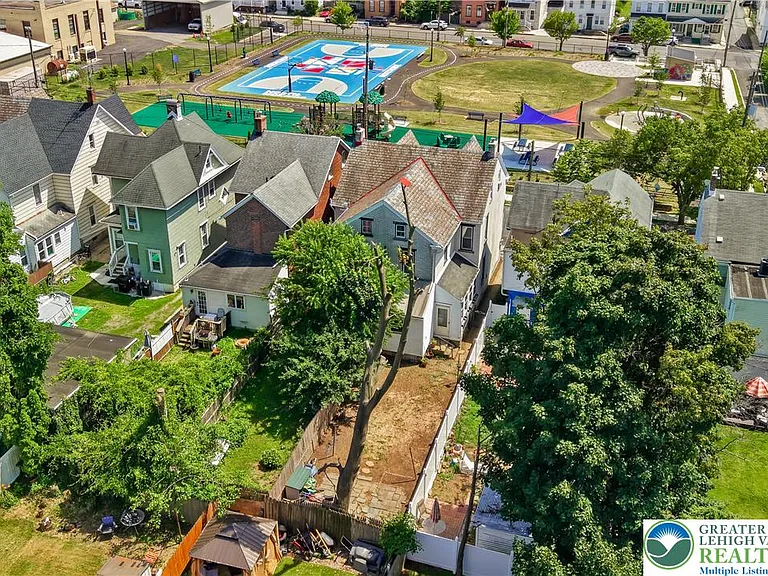 227 E Garrison St — Photo 29