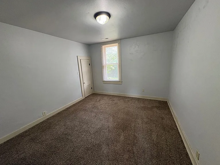2054 N Rogers Ave — Photo 9