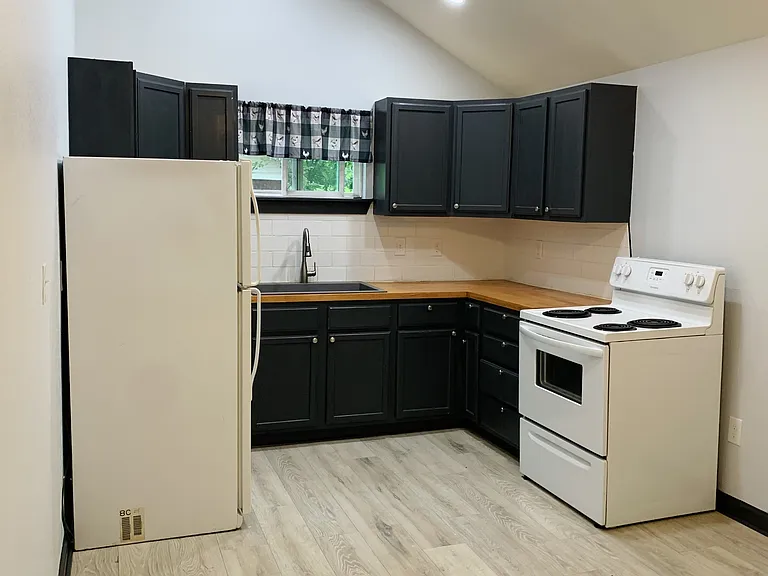 1511 W 1st St — Photo 11