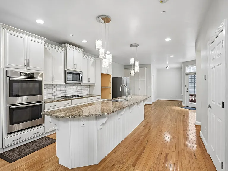 166 Shilling Ave — Photo 11