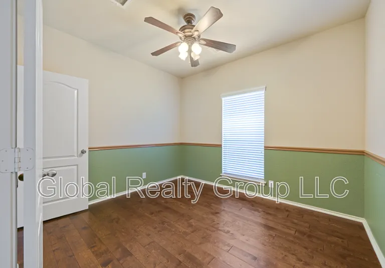 308 Rustic Trl — Photo 17