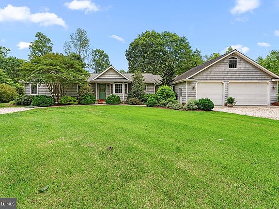 3rd image of 174 Arlington Farm Dr