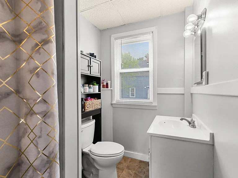 418 Anthony St #1 — Photo 5