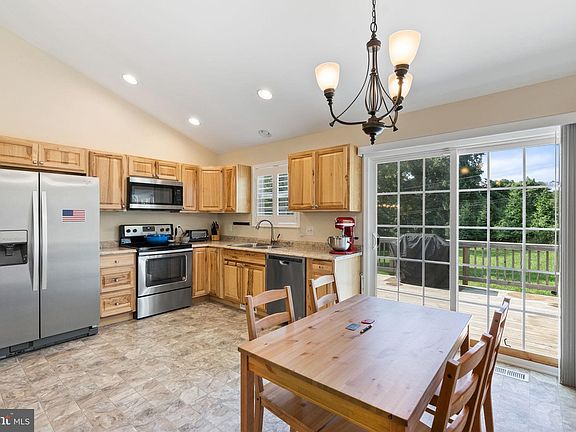 3rd image of 39 Mountain View Dr