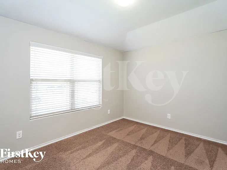 303 Preakness Ln — Photo 14