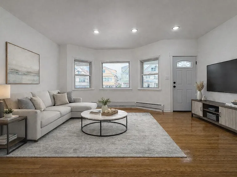 136 W 31st St #1 — Photo 3