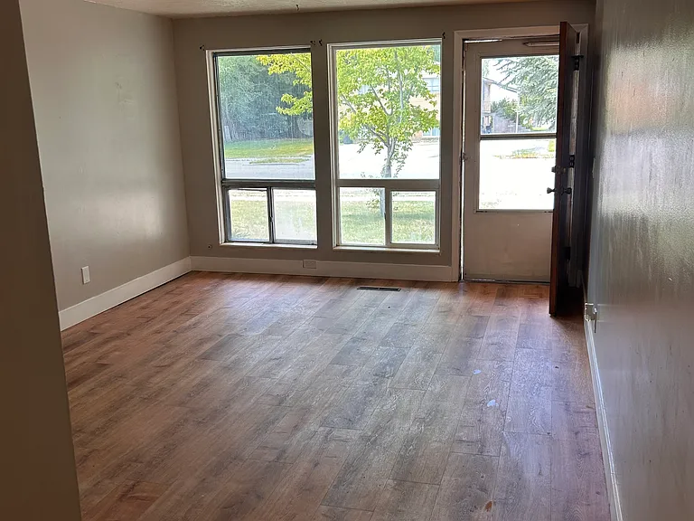 896 Raymond Dr #3 — Photo 3