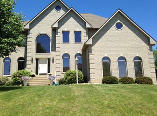 201 August Dr, Coraopolis, PA 15108