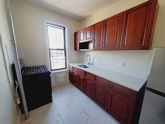 1st image of 294 Webster Ave #6D