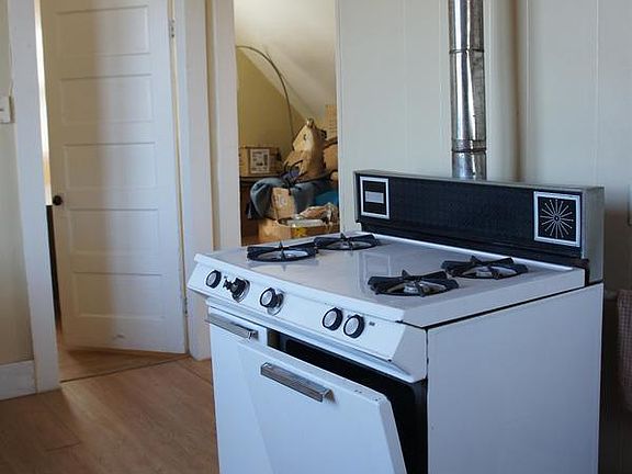 5th image of 27 Greenville Ave Floor 3