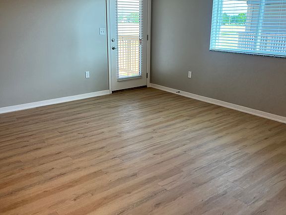 5th image of 125 Lakeview Blvd #2