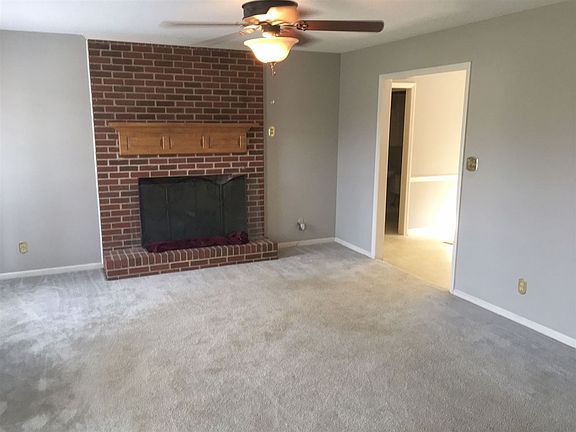 2nd image of 33 Carolina Oaks Dr