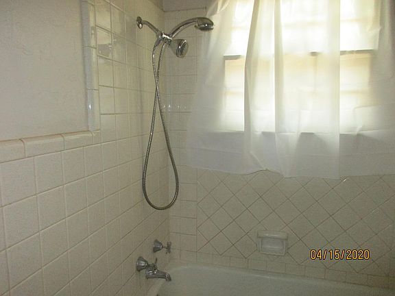 5th image of 222 NW Northwood Ave