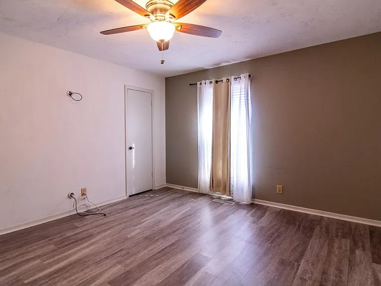 4520 Forest Hills Dr — Photo 9