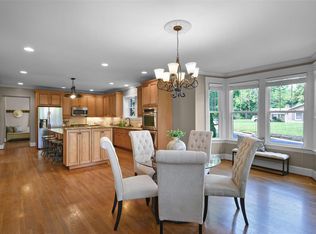 1304 Kenmore Dr, Saint Louis, MO 63122