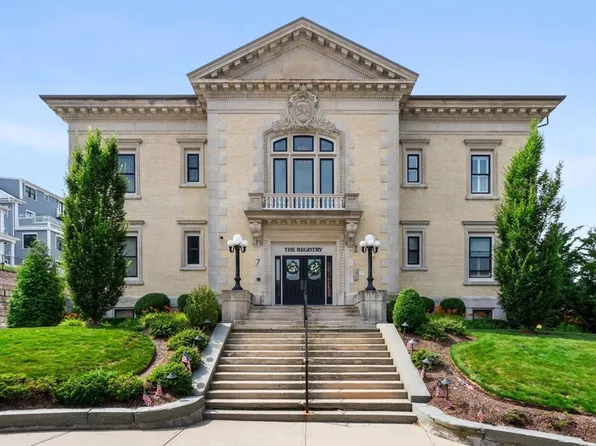 7 Russell St APT 303, Plymouth, MA 02360