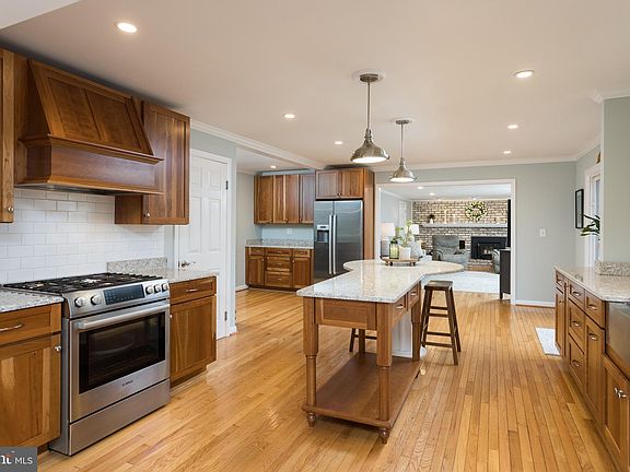 5th image of 3106 Woolsey Dr