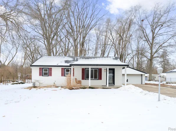 20000 Crandell Ct, Belleville, MI 48111