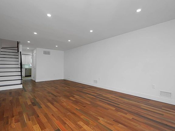 5th image of 24 Lyceum Ct