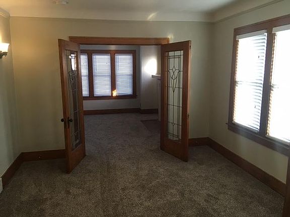 4th image of 1443 Beaconsfield Ave