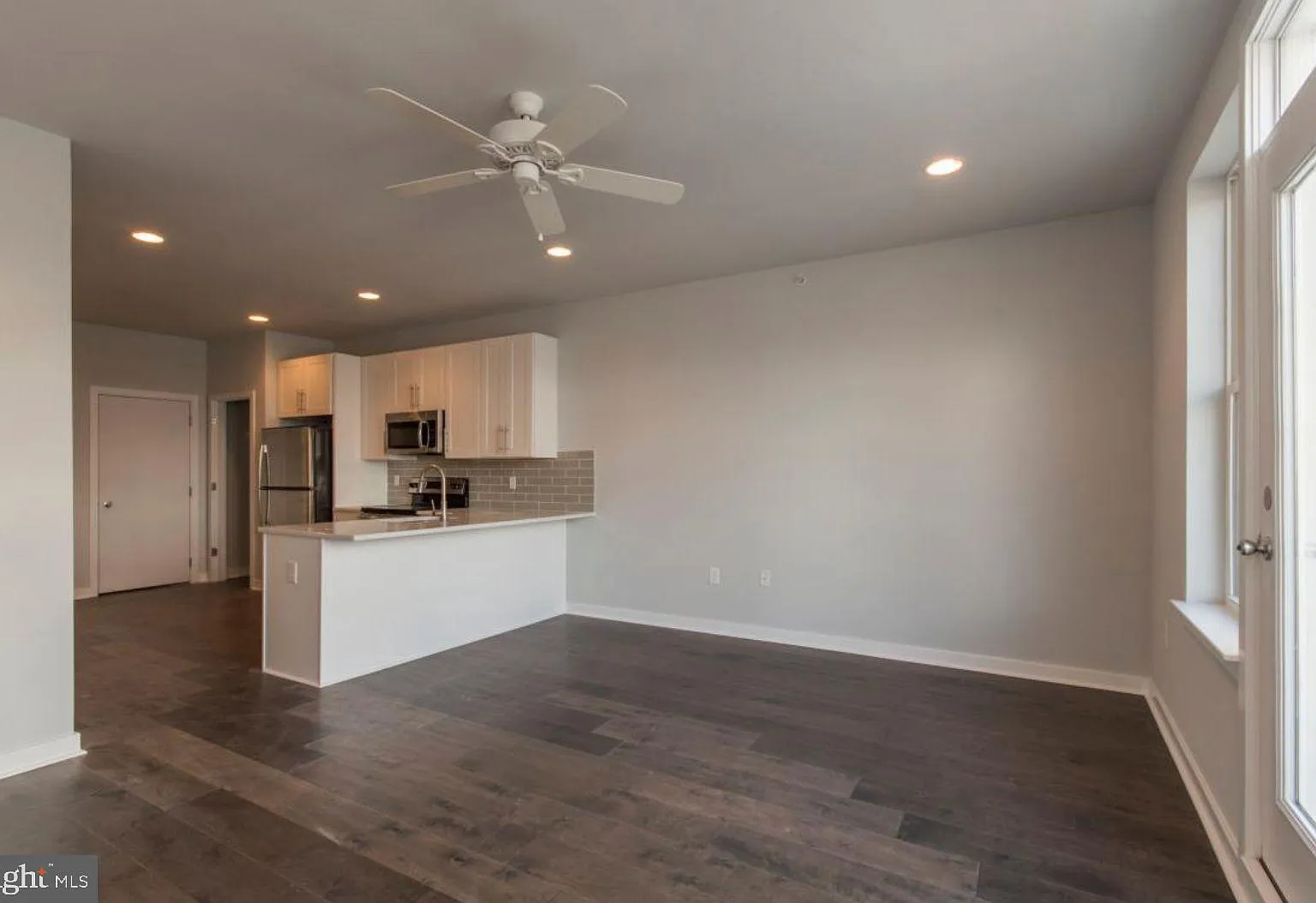 1 bed, 1.0 bath, 725 sqft, $1,895 — Photo 4
