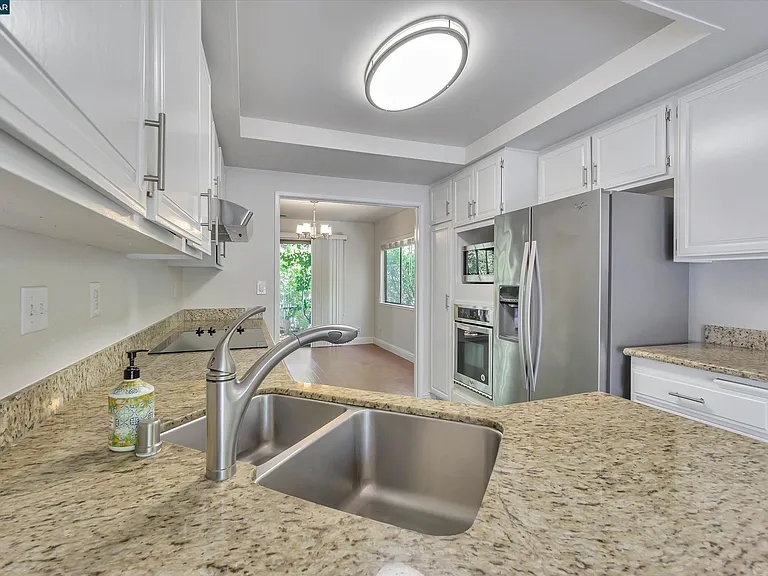 1956 Fair Ridge Ct — Photo 13