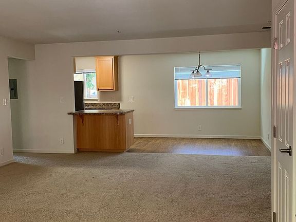 5th image of 831 University Ave #845