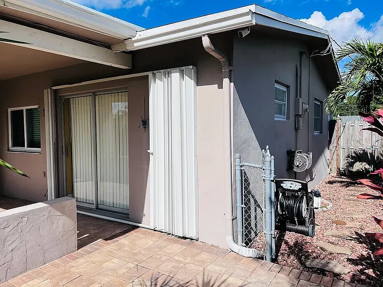 8136 NW 21st Ct — Photo 24