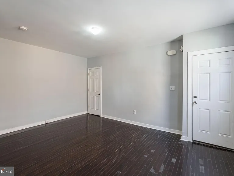 1249 S 21st St #1R — Photo 3