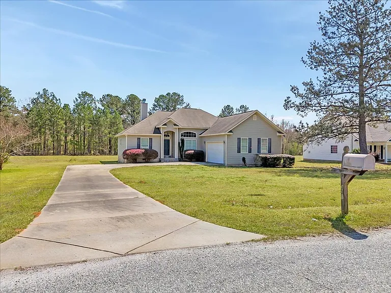 331 Amanda Dr — Photo 34