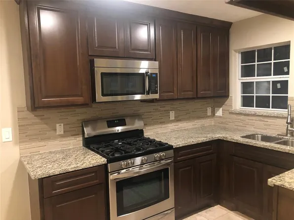 2516 Blueberry Ln, Pasadena, TX 77502