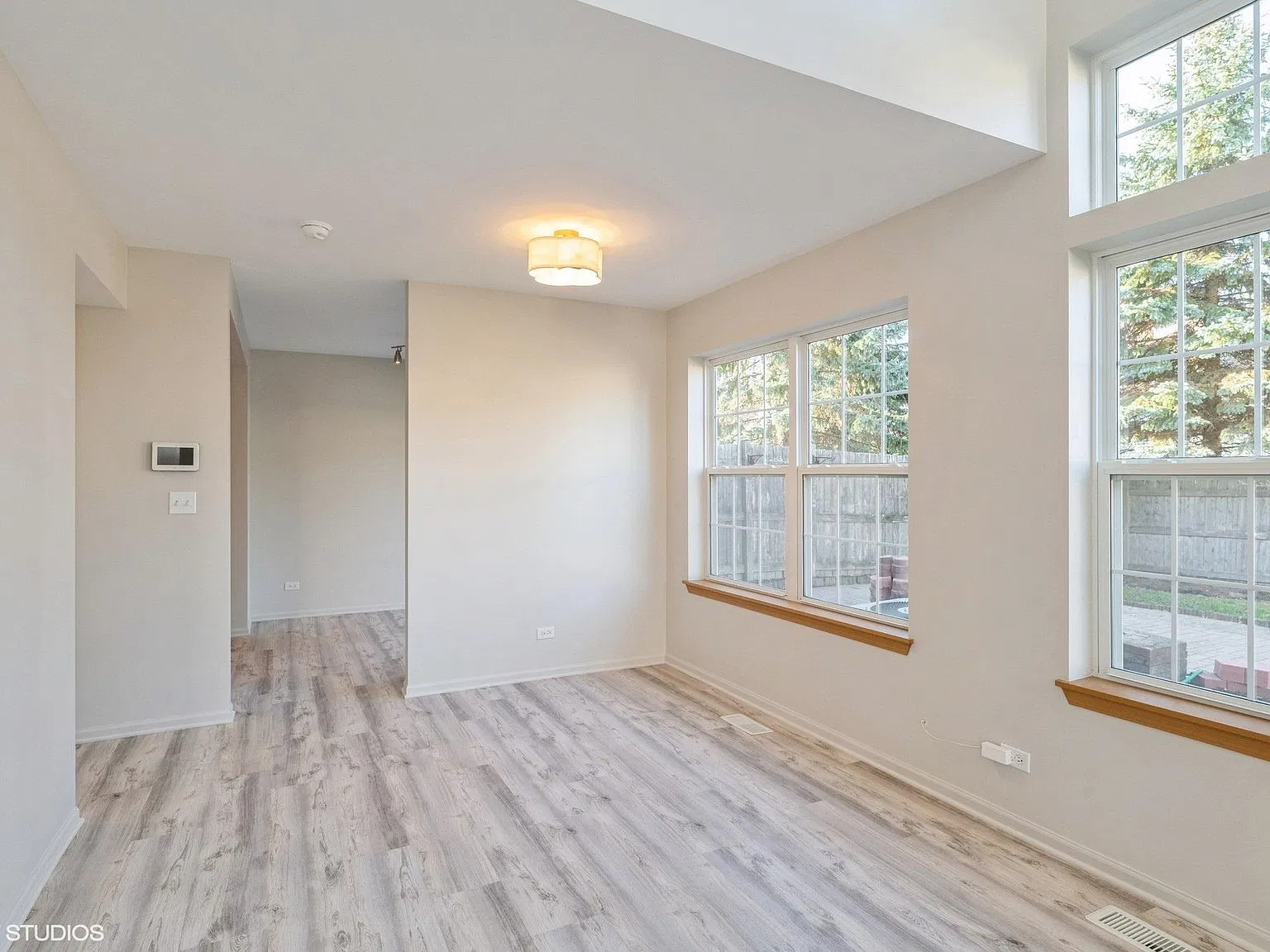 3 bed, 2.5 bath, 1649 sqft, $2,500 — Photo 4