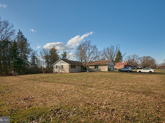 5th image of 884 Ahrens Rd
