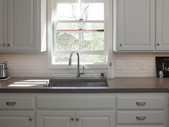3rd image of 4610 Castle Ct