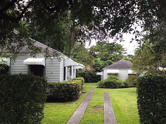 2nd image of 424 Mendoza Ave