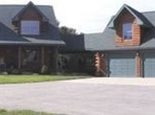 910 Sexton Rd, Howell, MI 48843