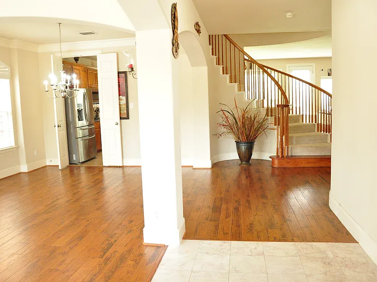 1312 Valley Vista Dr — Photo 2