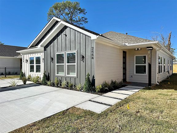 2nd image of 2444 Carmel St #B